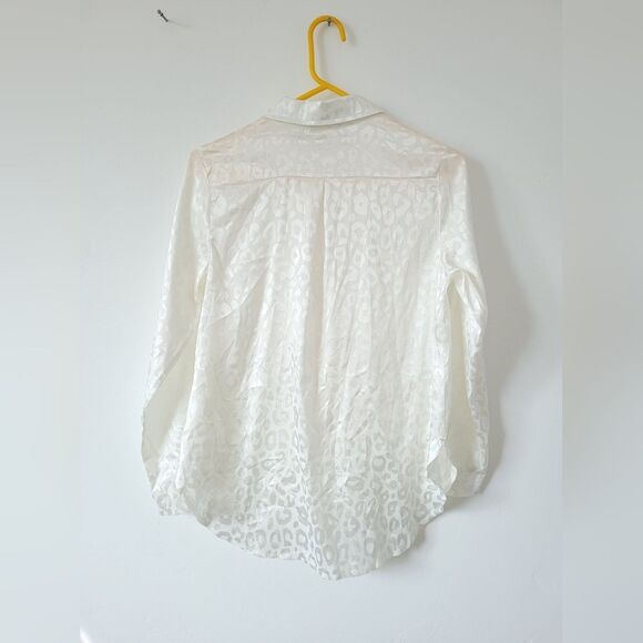 Ivory Animal Print Blouse Jaquard Embossed Satin Semi Sheer Cream Size Small - Picture 11 of 12